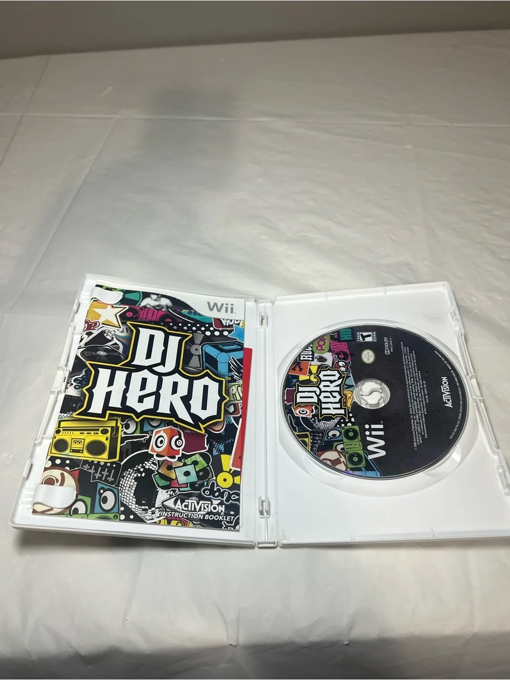 DJ Hero (Nintendo Wii, 2011) NO TURNTABLE, Game Disc, Case, & Manual ONLY.